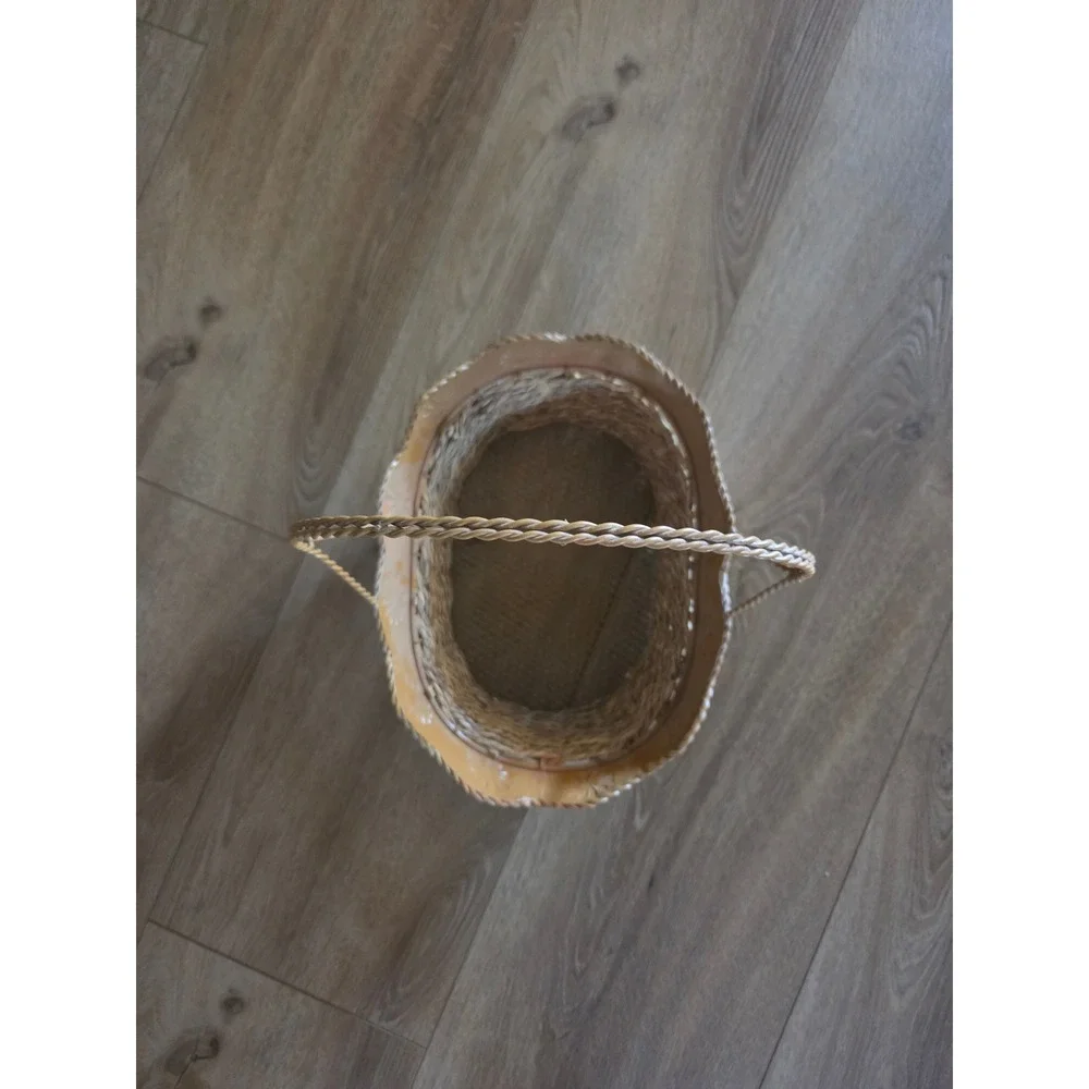 Vintage Woven Wicker and Metal Harvest Basket Scalloped Daisy Rim Mesh Bottom‎